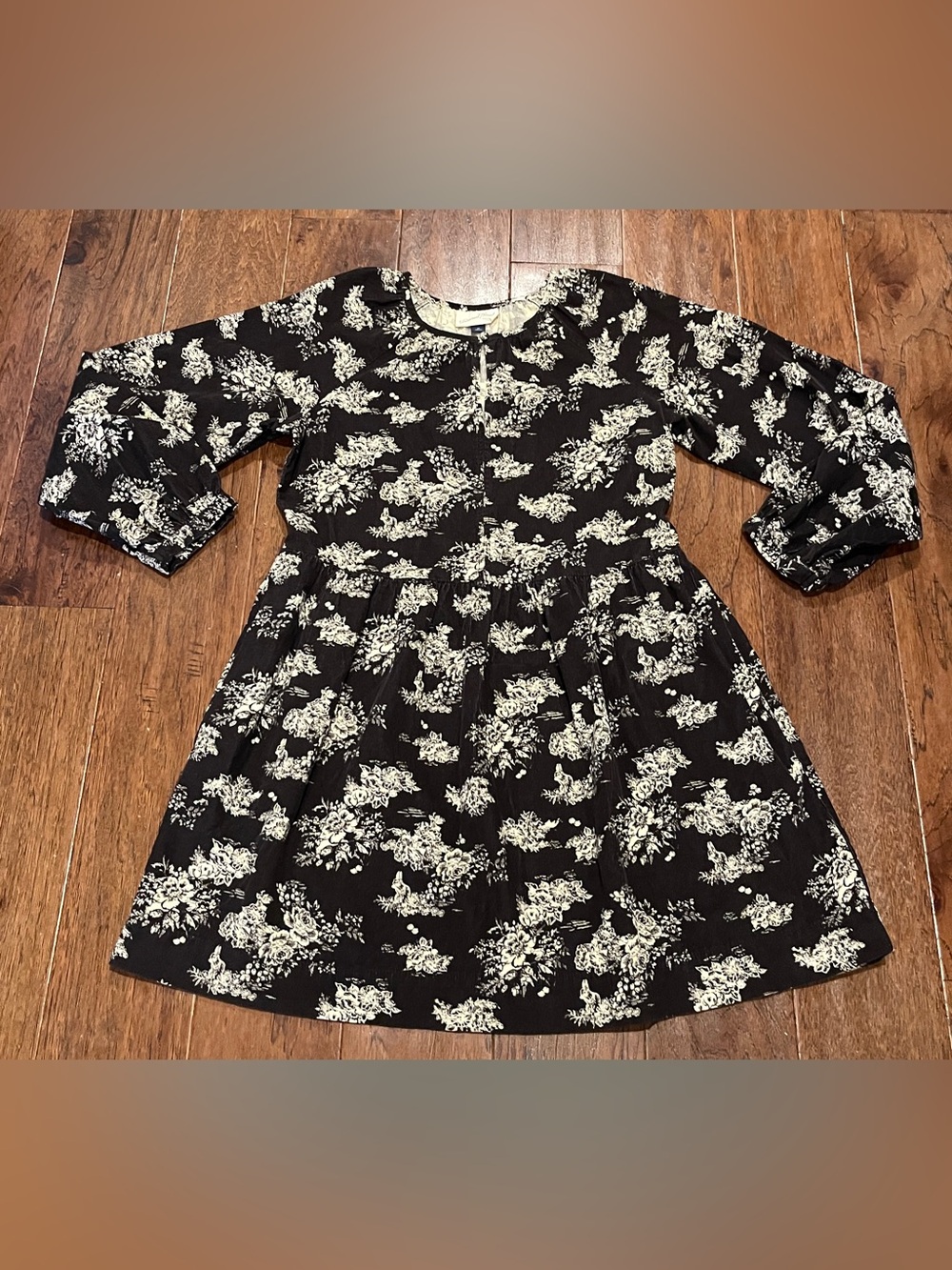Women’s Black & White Floral Long-Sleeve Corduroy Dress Size XS